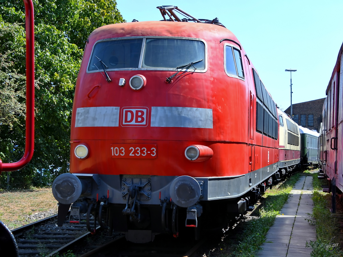 Die Elektrolokomotive 103 233-3 im August 2018 im Eisenbahnmuseum Koblenz.