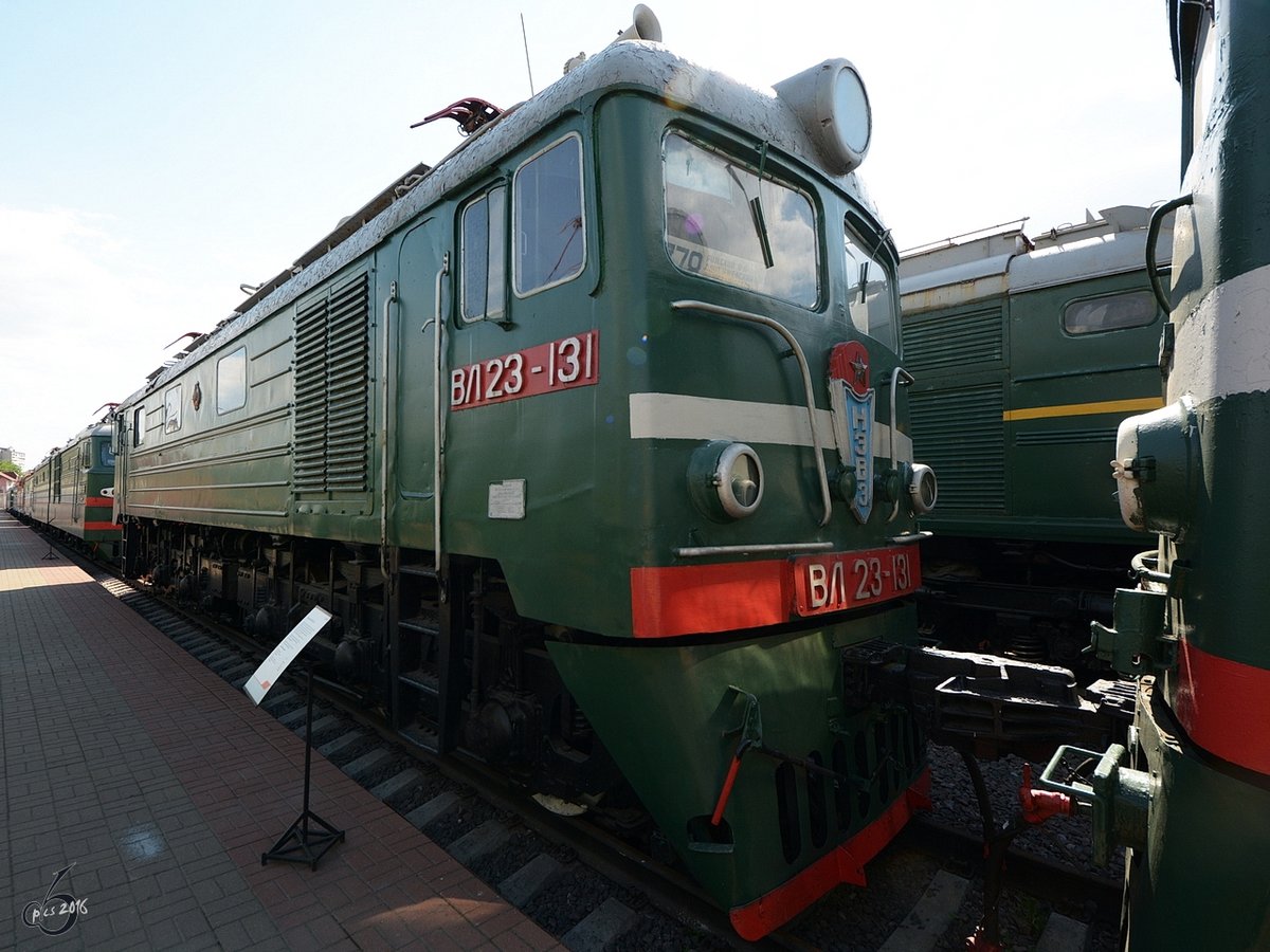 Die Elektrolokomotive ВЛ23-131 im Eisenbahnmuseum am Rigaer Bahnhof in Moskau (Mai 2016) 