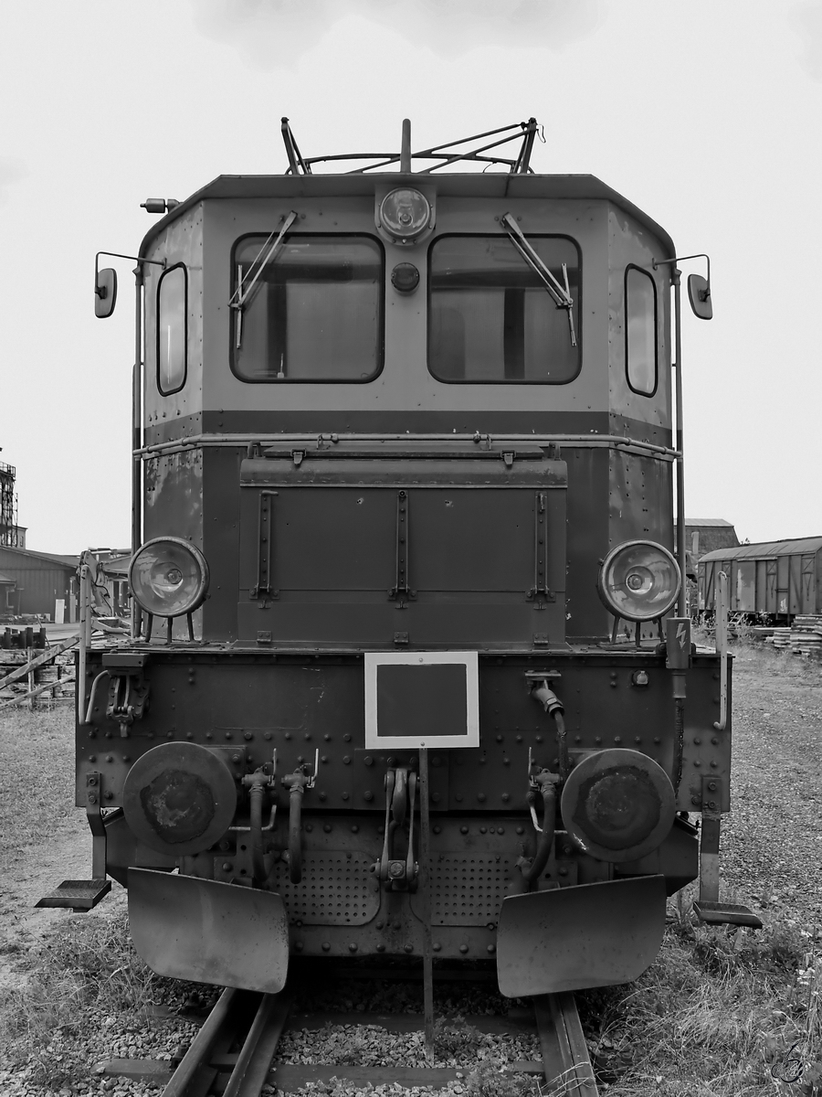 Die Elektrolokomotive 1045.03 stammt aus dem Jahr 1927 und war zuletzt bei der Montafoner Bahn im Einsatz. (Lokpark Ampflwang, August 2020)