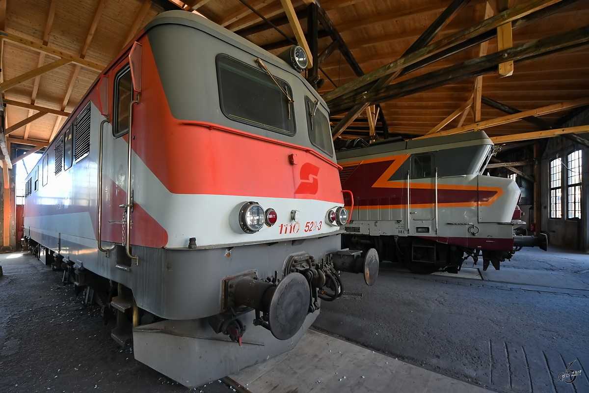 Die Elektrolokomotive 1110 529-3 war Anfang Juni 2019 im Europahaus des Bahnparkes in Augsburg ausgestellt.