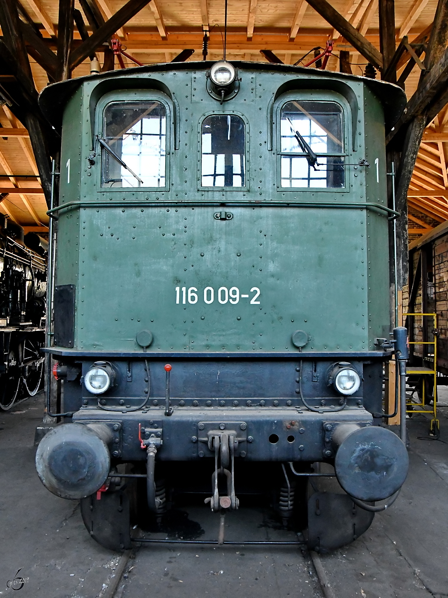 Die Elektrolokomotive 116 009-2 wurde 1937 als E 19 09 in Dienst gestellt und erst 1980 ausgemustert. (Bahnpark Augsburg, Juni 2019) 