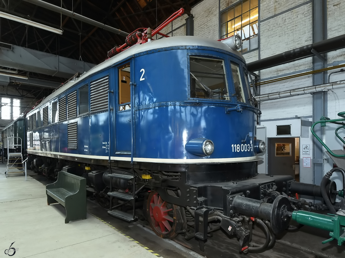 Die Elektrolokomotive 118 003-3 im August 2018 im Eisenbahnmuseum Koblenz.