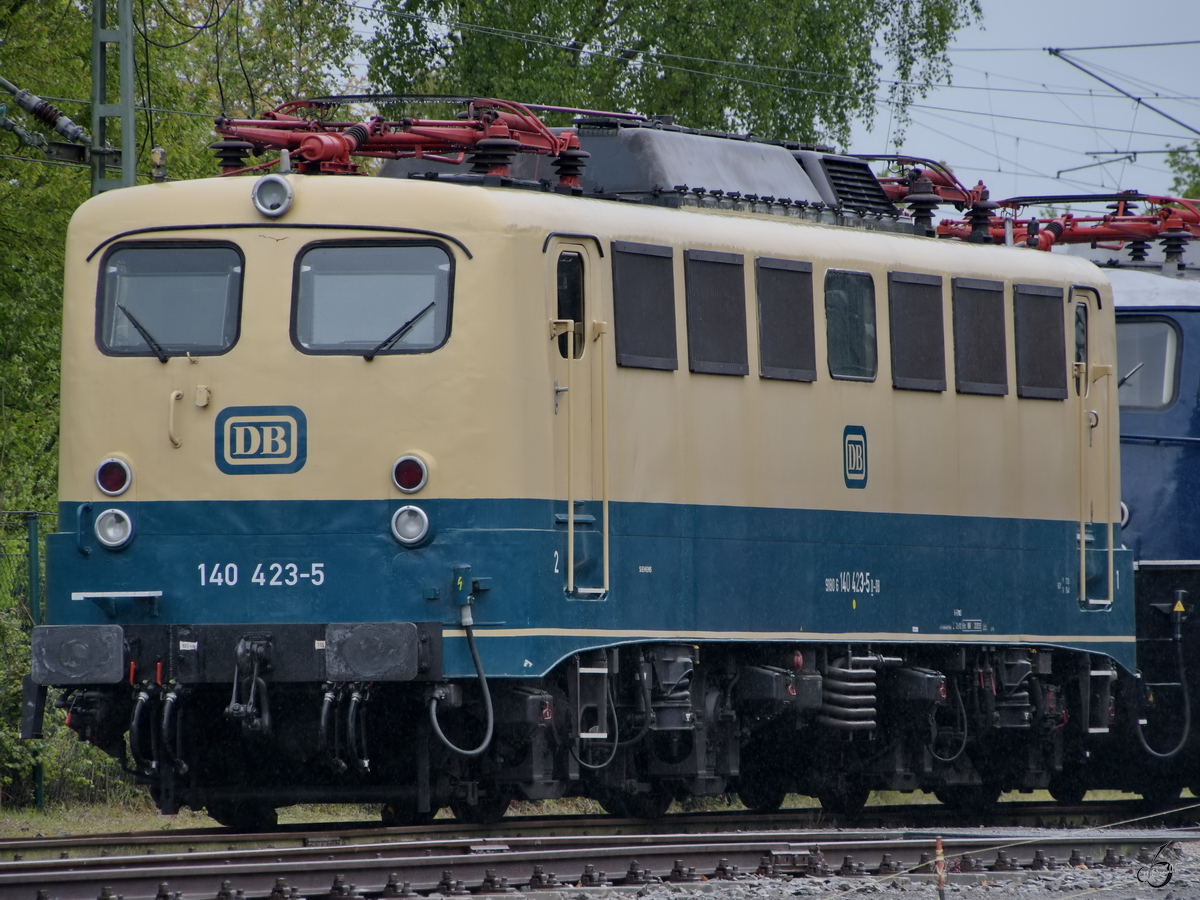 Die Elektrolokomotive 140 423-5 an einem verregneten 1. Mai 2017 im Eisenbahnmuseum Bochum.