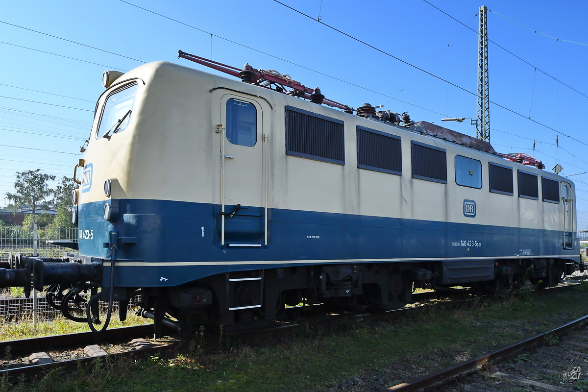 Die Elektrolokomotive 140 423-5 war Anfang September 2021 im Außenbereich des Eisenbahnmuseums in Koblenz ausgestellt.