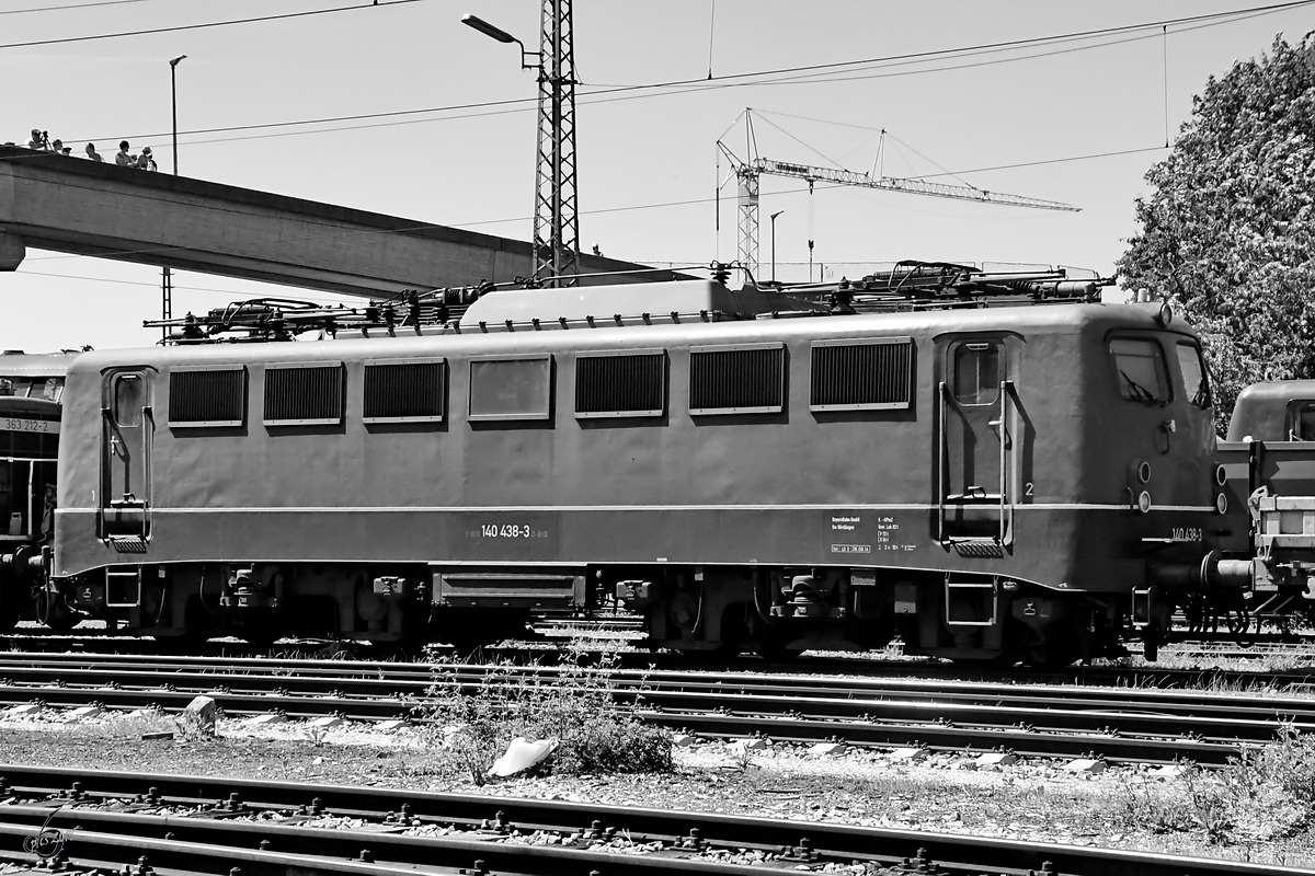 Die Elektrolokomotive 140 438-3 ist im Bayerischen Eisenbahnmuseum Nördlingen ausgestellt. (Juni 2019) 
