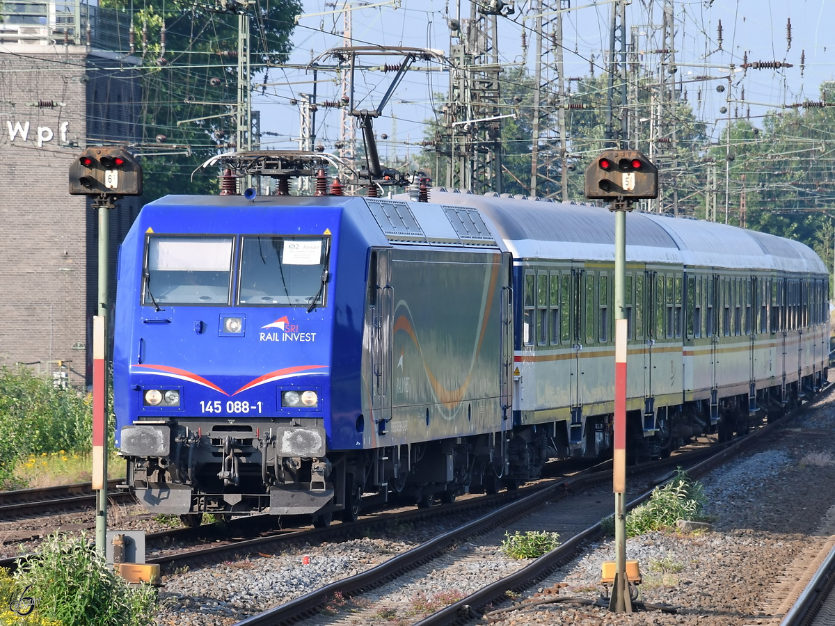 Die Elektrolokomotive 145 088-1 unterwegs als S2 bei der Ankunft am Hauptbahnhof Wanne-Eickel.