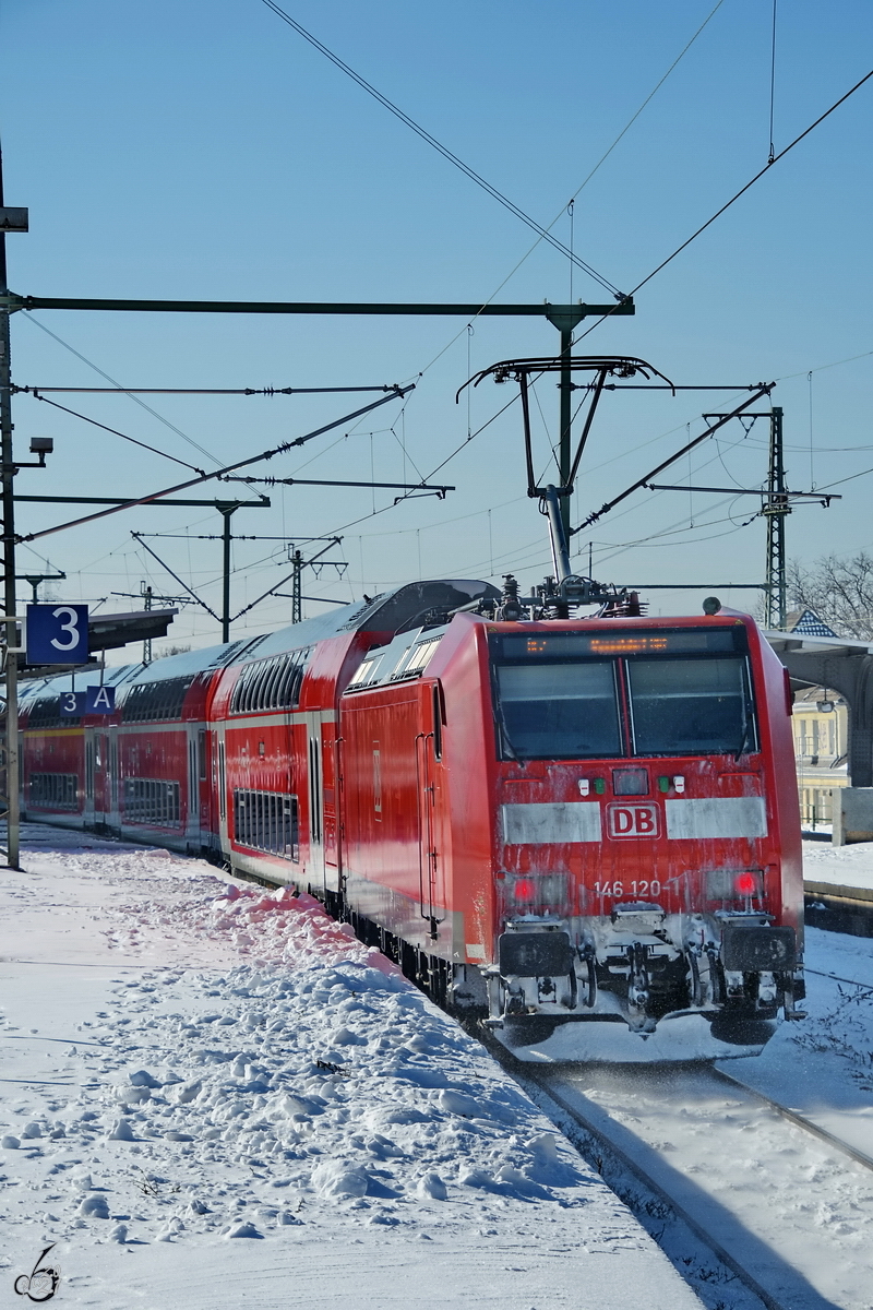 Die Elektrolokomotive 146 120-1 war im Februar 2021 in Wanne-Eickel unterwegs.