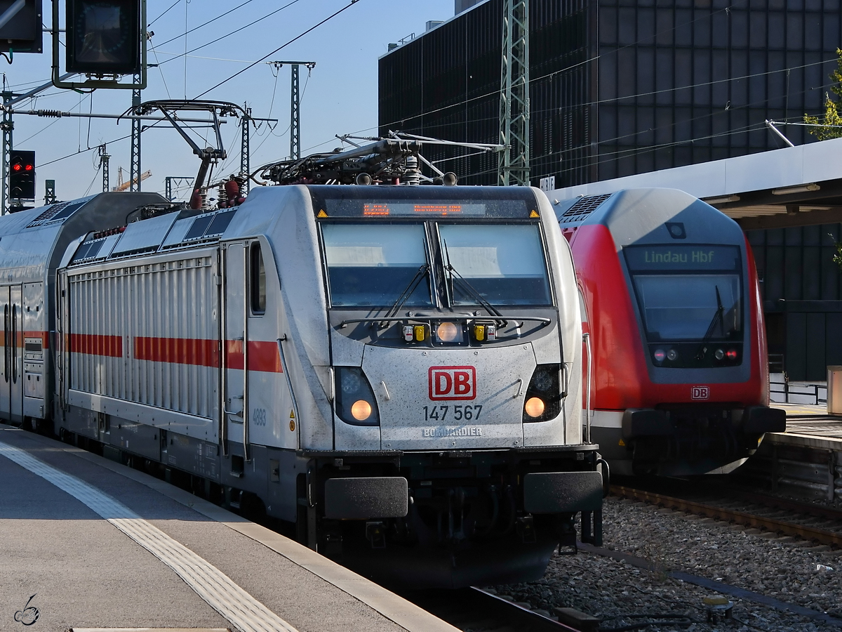 Die Elektrolokomotive 147 567 Mitte September 2019 bei der Einfahrt am Hauptbahnhof Stuttgart.