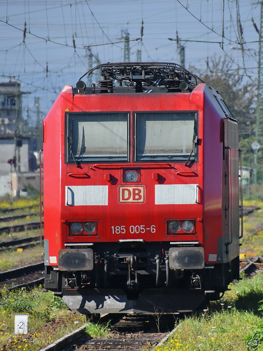 Die Elektrolokomotive 185 005-6 war Anfang September 2021 Koblenz-Lützel abgestellt.