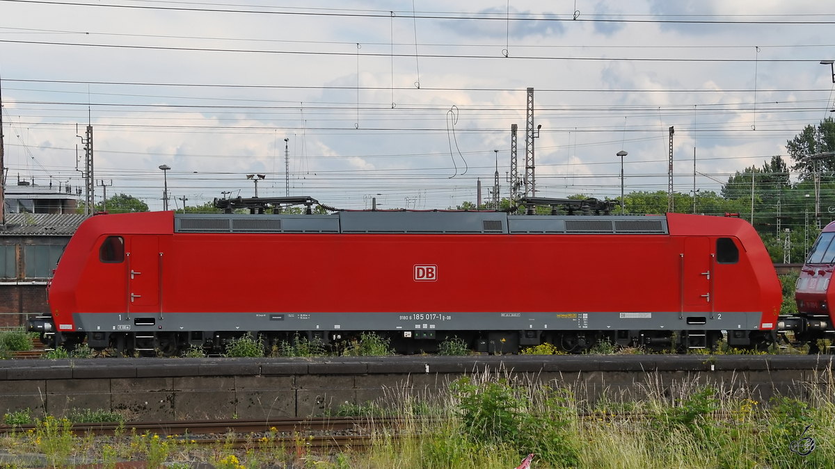 Die Elektrolokomotive 185 017-1 war Anfang Juni 2020 in Wanne-Eickel zu sehen.