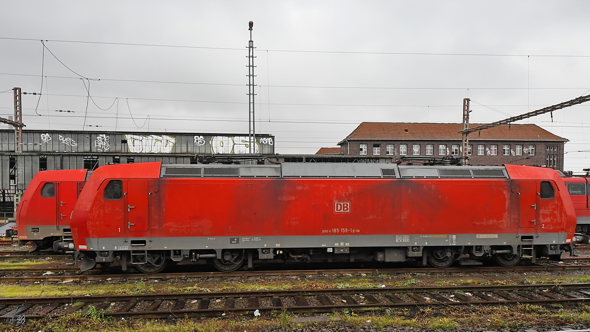 Die Elektrolokomotive 185 159-1 war Anfang Dezember 2019 in Wanne-Eickel abgestellt.
