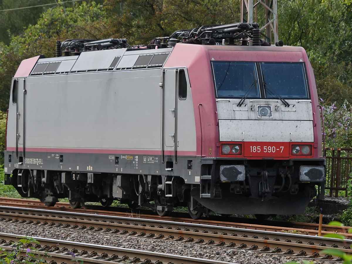 Die Elektrolokomotive 185 590-7 hat Anfang September 2019 in Gelsenkirchen ein ruhiges Wochenende.