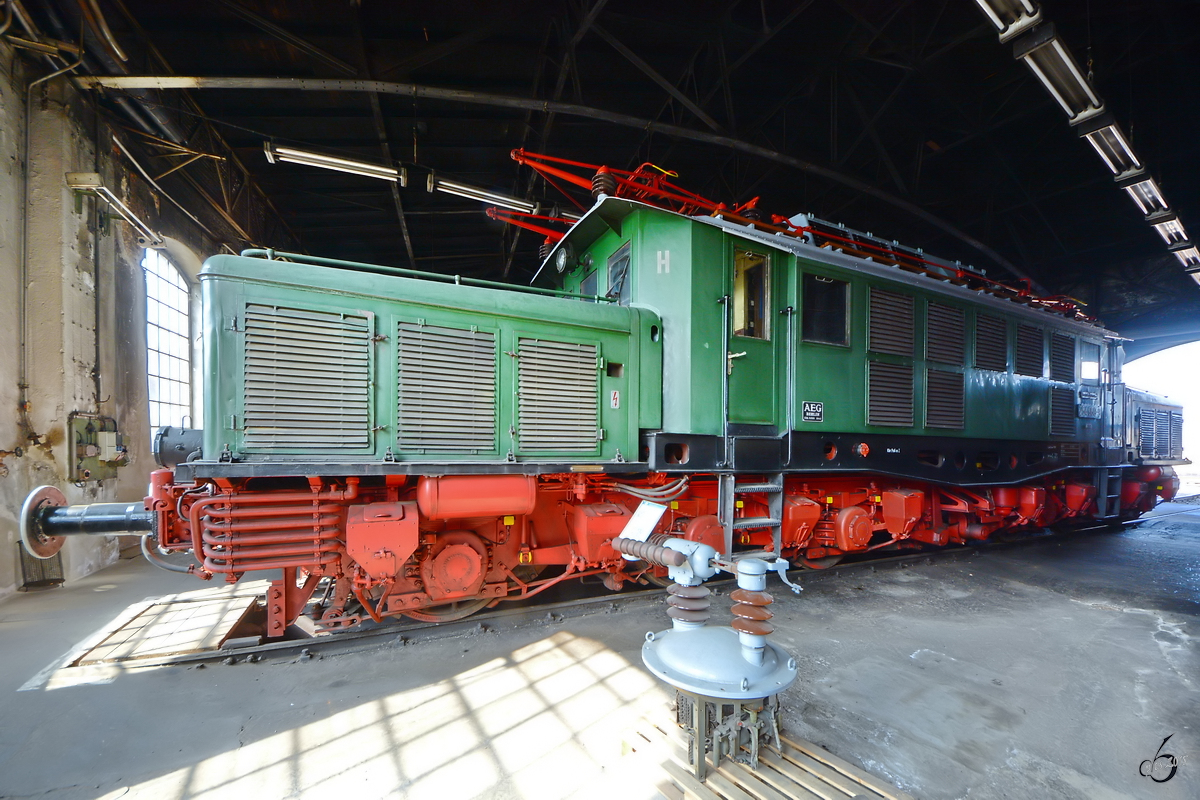 Die Elektrolokomotive 254 059-9 Anfang April 2018 im Sächsischen Eisenbahnmuseum Chemnitz-Hilbersdorf.