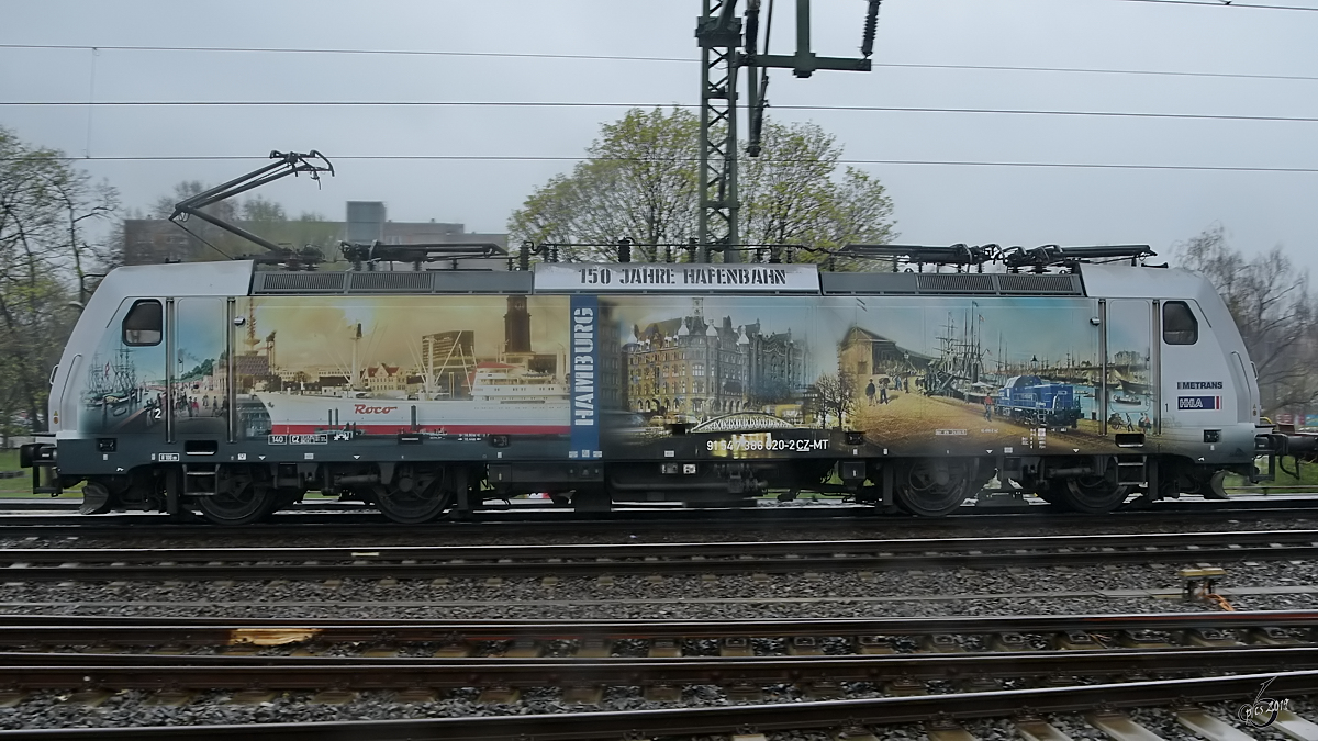 Die Elektrolokomotive 386 020-2 war Anfang April 2017 in der Nähe des Dresdener Hauptbahnhofes zu sehen.