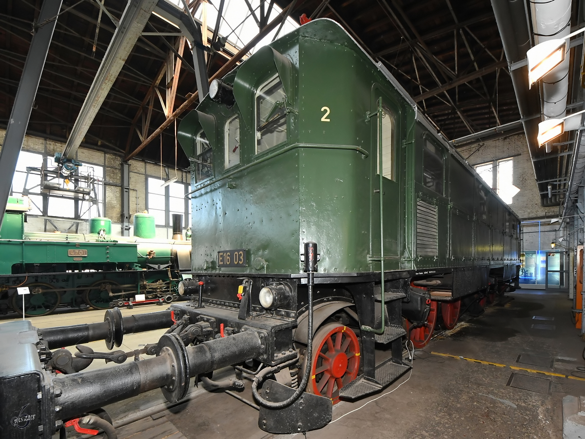 Die Elektrolokomotive E 16 08 im August 2018 im Eisenbahnmuseum Koblenz.