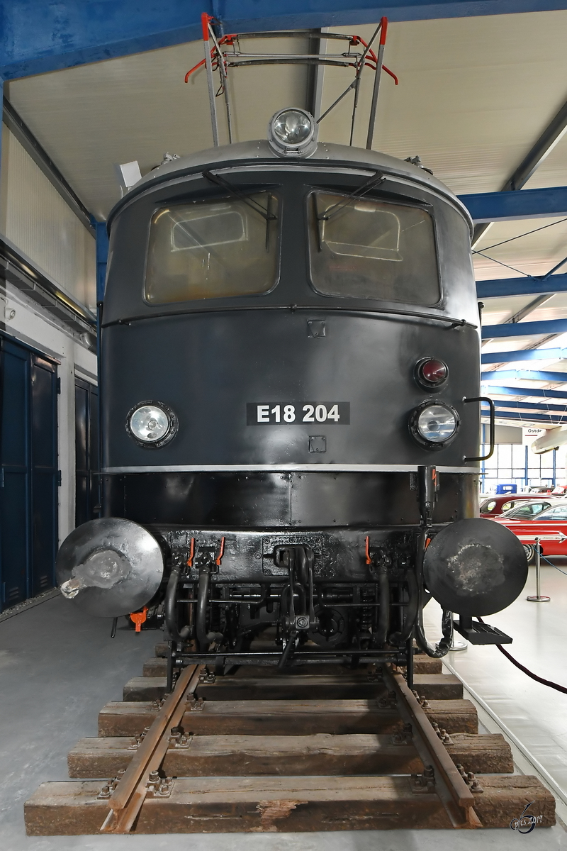 Die Elektrolokomotive E18 204 ist im Oldtimermuseum Prora ausgestellt. (April 2019)