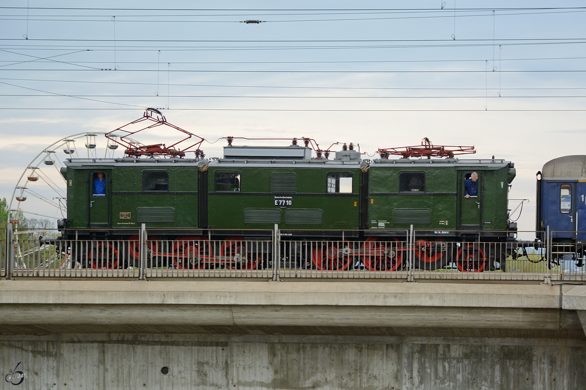 Bild 4/6 Seitenansicht der E 77 10. Hinweis eingescanntes Dia