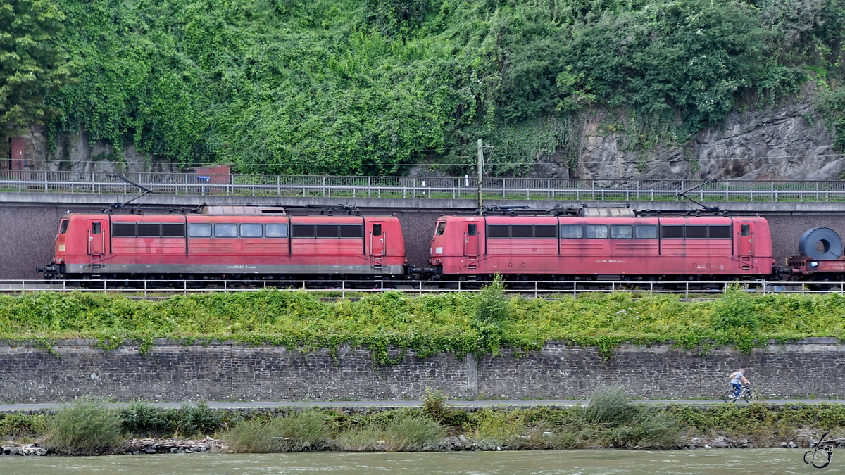 Die Elektrolokomotiven 151 031-2 und 151 086-6 waren auf der linken Rheinstrecke unterwegs. (Remagen, August 2021) 