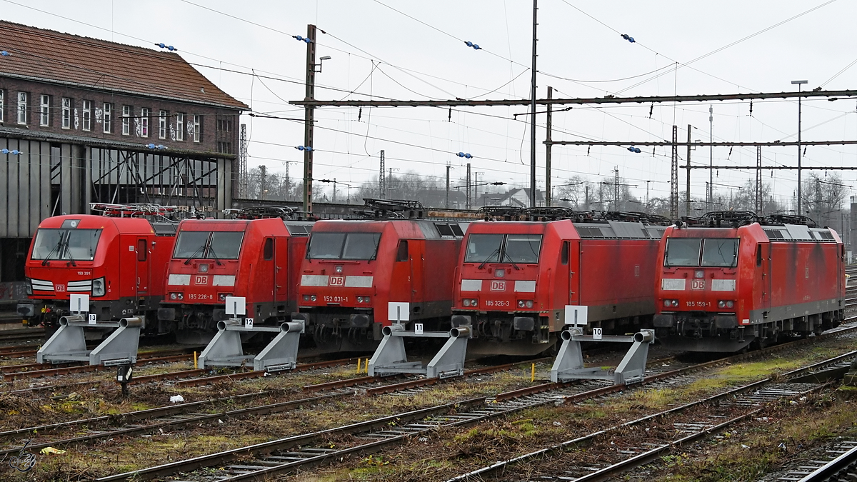 Die Elektrolokomotiven 193 391, 185 226-8, 152 031-1, 185 326-3 & 185 159-1 waren Anfang Dezember 2019 in Wanne-Eickel abgestellt.