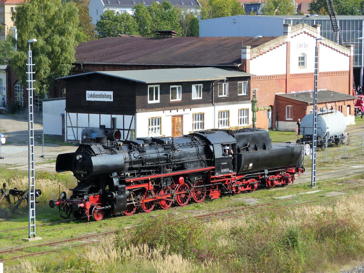 Die EMBB 52 8154-8 am 26.8.2021 in Gera bei der Einweihungsfeier der Neuen Eisenbahnwelt zu Gast. Mit ihr konnten Besucher im Führerstand mitfahren.