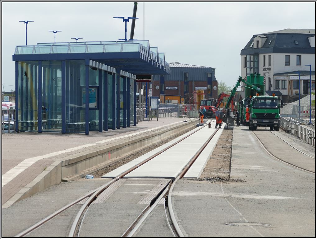 Die Endstation der NEG in Dagebüll Mole wird zur Zeit erneuert und durch die Dammerhöhung wird auch ein neuer Durchlass für die Bahn betoniert. (20.05.2019)