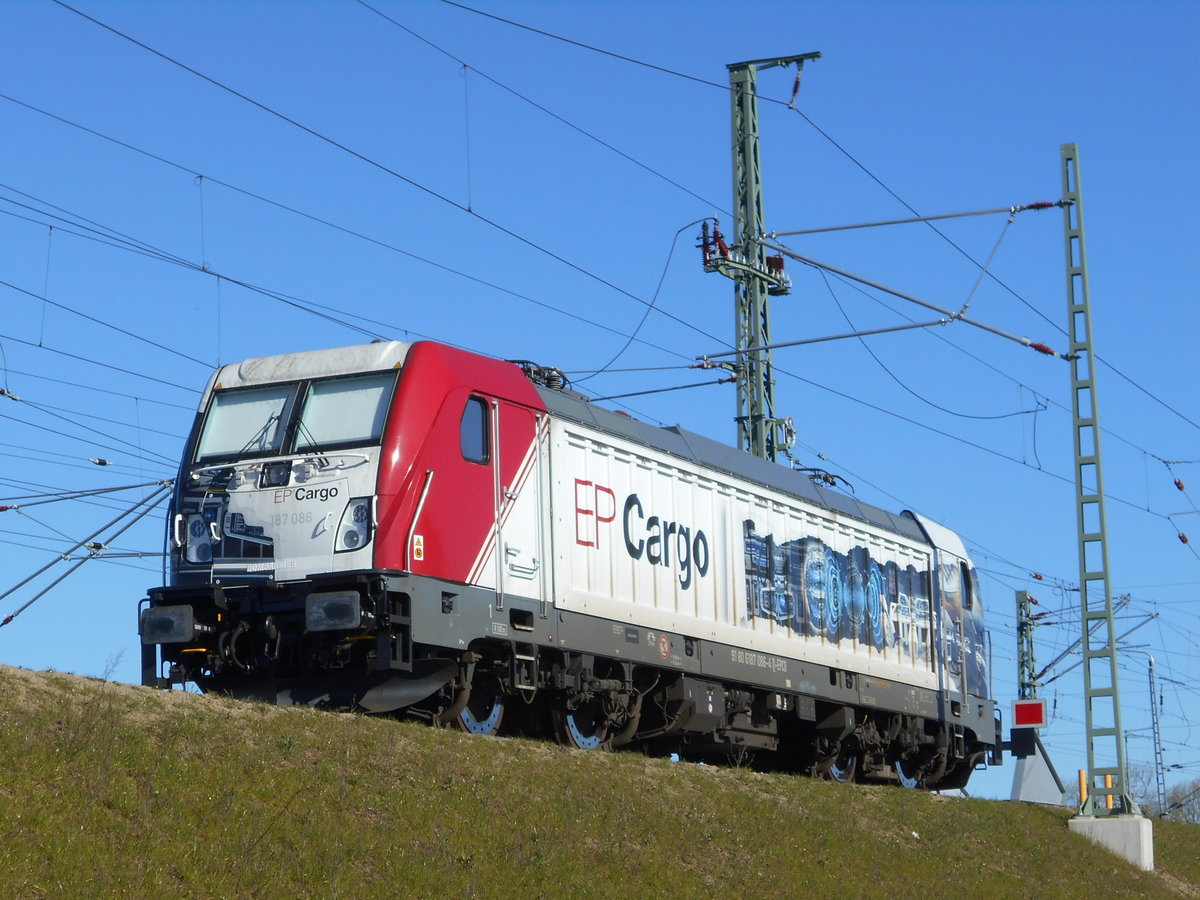 Die EPCD 187 086 abgestellt,am 01.April 2019,auf neuen Abstellgleis im Bahnhof Stralsund Rügendamm.