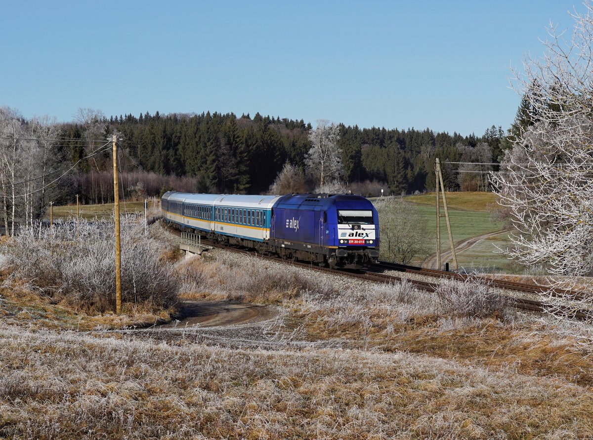 Die ER 20 015 mit einem ALX nach München am 29.12.2019 unterwegs bei Görwangs.