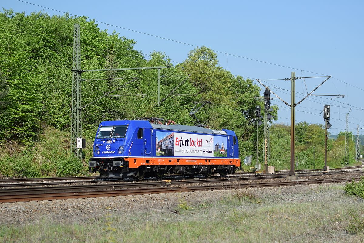 Die Erfurt lockt 187 319 von raildox fährt am 5. Mai 2018 Lz durch Westerstetten Richtung Ulm.