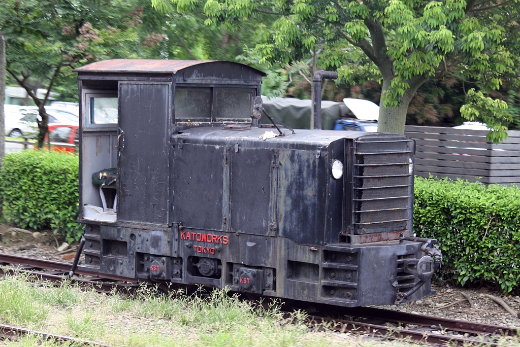 Die erste Diesellok der Alishan Forest Railway wurde 1926 von Kato Seisakusho geliefert. Diese Bm Lok hat ein Dienstgewicht von 7t und eine Leistung von 120PS, und kann in der Chiayi Garage besichtigt werden. Bild vom 06.Juni 2014.