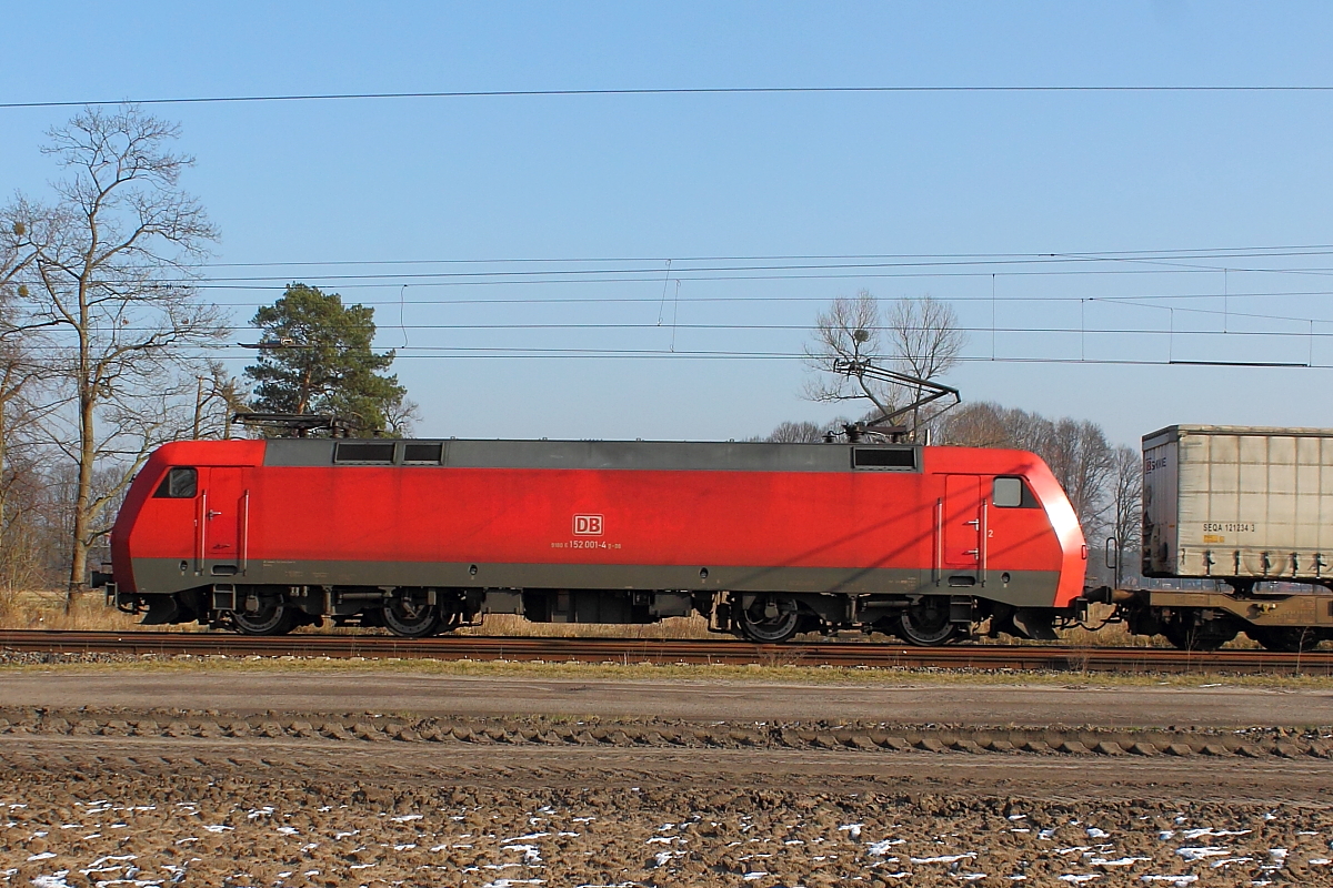 Die erste ihrer Baureihe, die 152 001-4 am 07.02.2018 in Nassenheide.