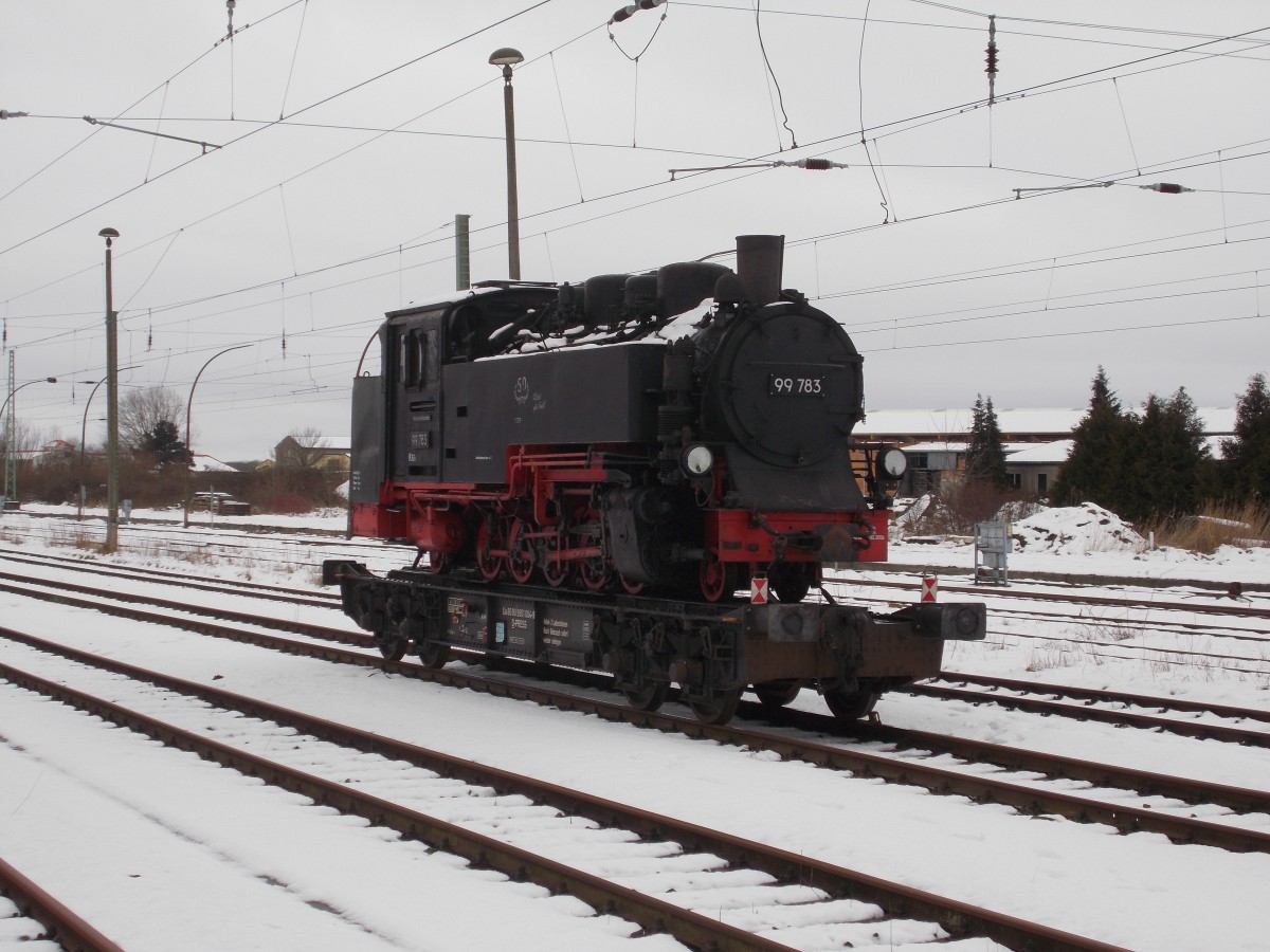 Die ersten zehn Kilometer hatte 99 1783 am 07.Februar 2015,geschafft als sie von der PRESS 346 001 von Putbus nach Bergen/Rügen gebracht wurde.