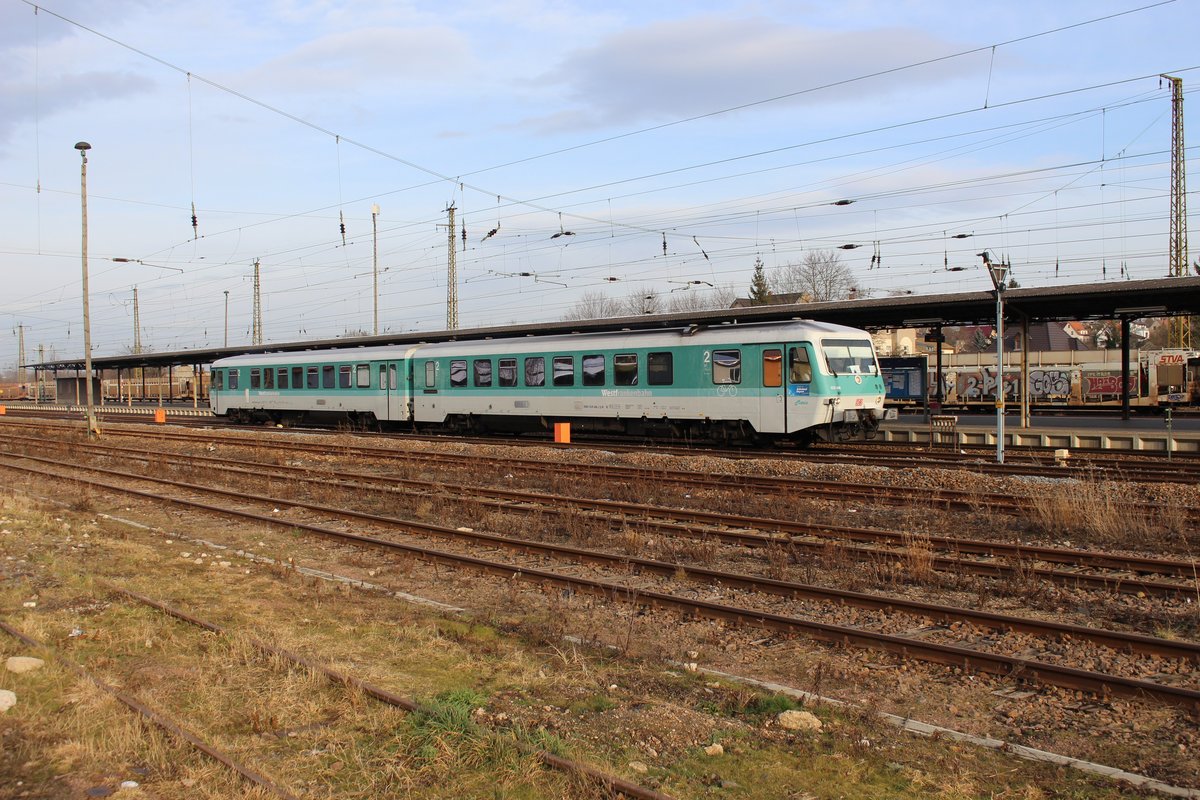 Die Erzgebirgsbahn hat sich für einige Zeit den 628 673/486 der Westfrankenbahn ausgeliehen. Der Triebwagen verkehrt auf der RB 37 zwischen Gößnitz und Glauchau. Hier ist er am 27.01.20 in Gößnitz als RB 23971 zu sehen.