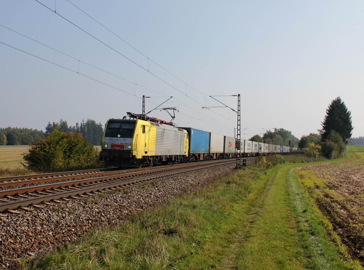 Die ES 64 F4-031 mit einem Containerzug am 08.10.2013 unterwegs bei Batzhausen.