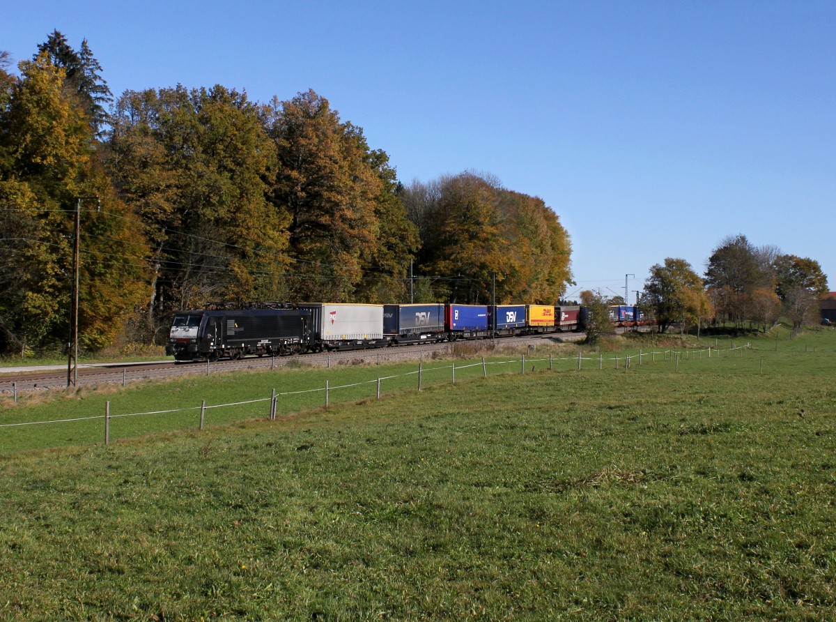 Die ES 64 F4-092 mit einem Umgeleiteten KLV-Zug am 02.11.2014 unterwegs bei Hufschlag.