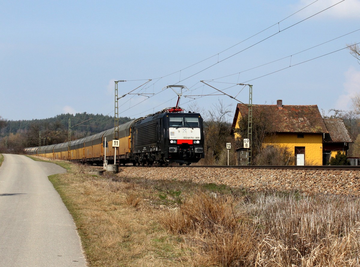 Die ES 64 F4-806 mit einem Autozug am 24.03.2012 unterwegs bei  Pölling.