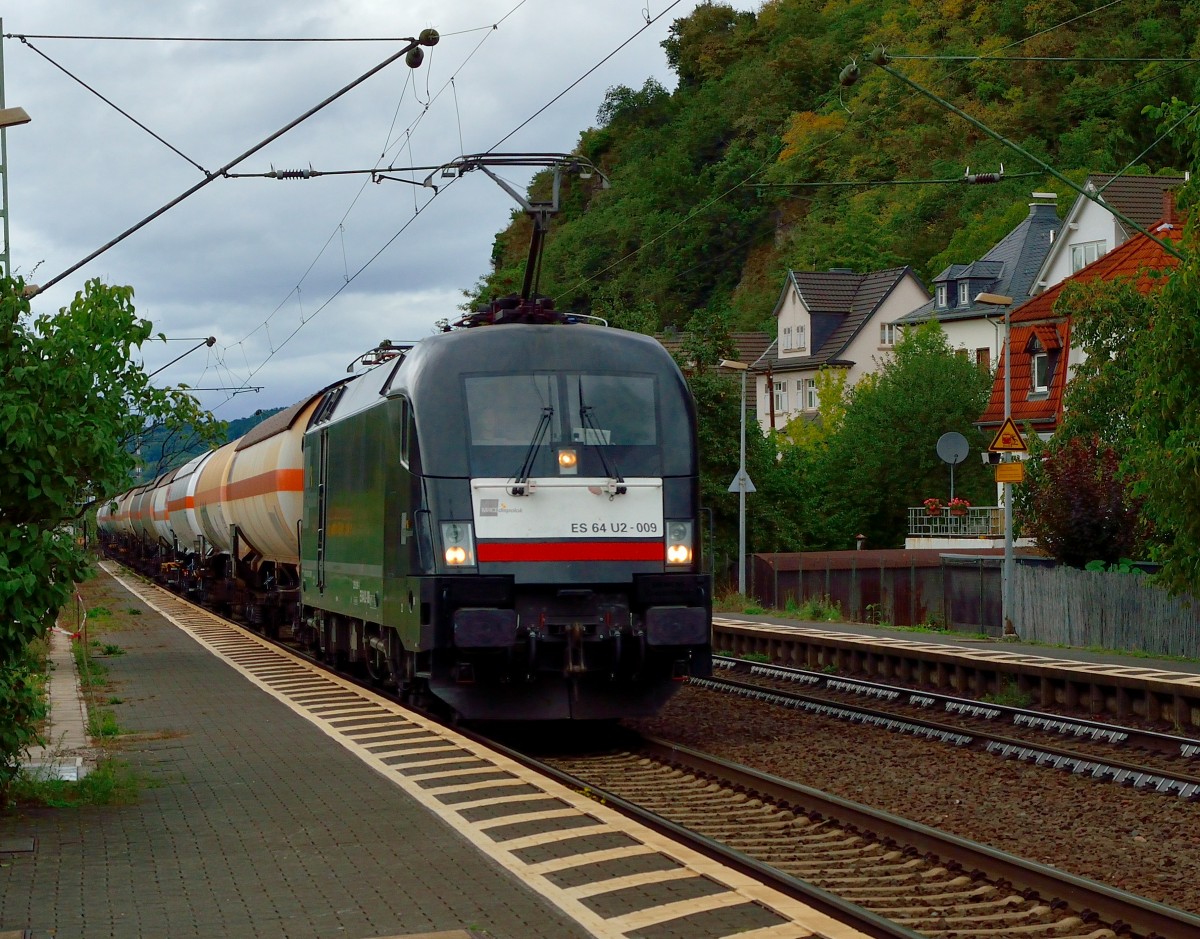Die ES 64 U2-009 von MRCE ist mit einem Fl�ssiggaswagenzug in Richtung Neuwied fahrend hier in Leubsdorf zu sehen. 14.9.2013