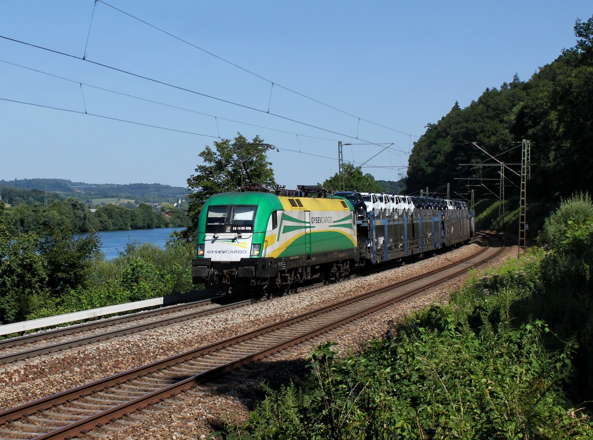 Die ES 64 U2-070 mit einem Autozug am 26.07.2015 unterwegs bei Seestetten.