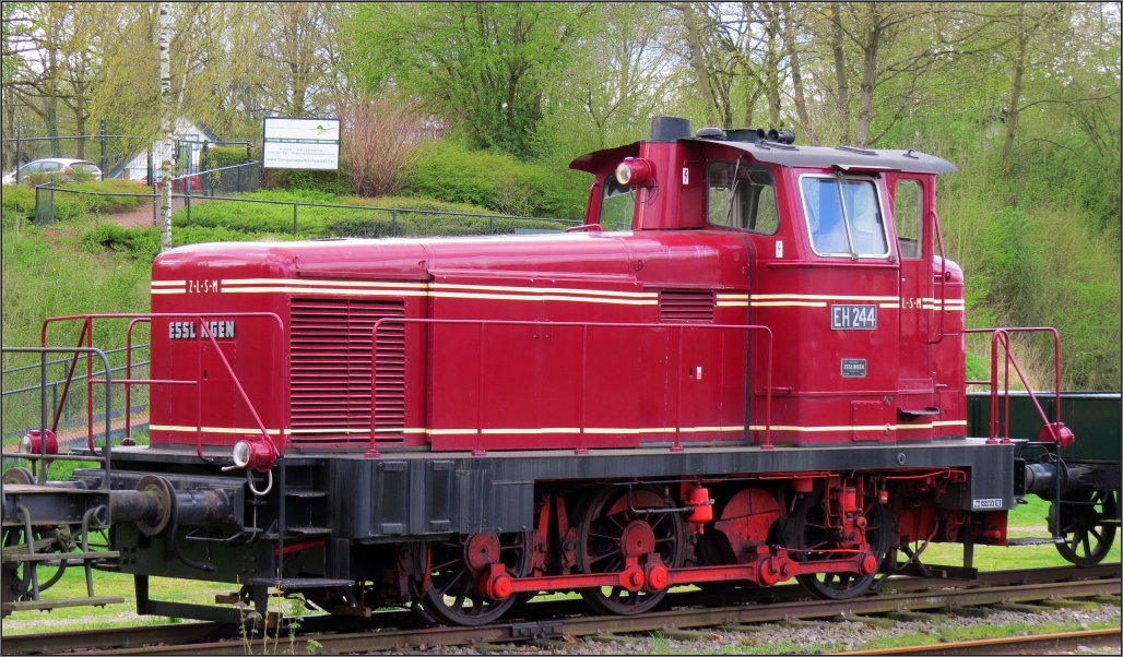 Die Esslinger EH244 der ZLSM als Seitenportrait bildlich festgehalten.Location: Simpelveld NL, Date: 17.April 2016.