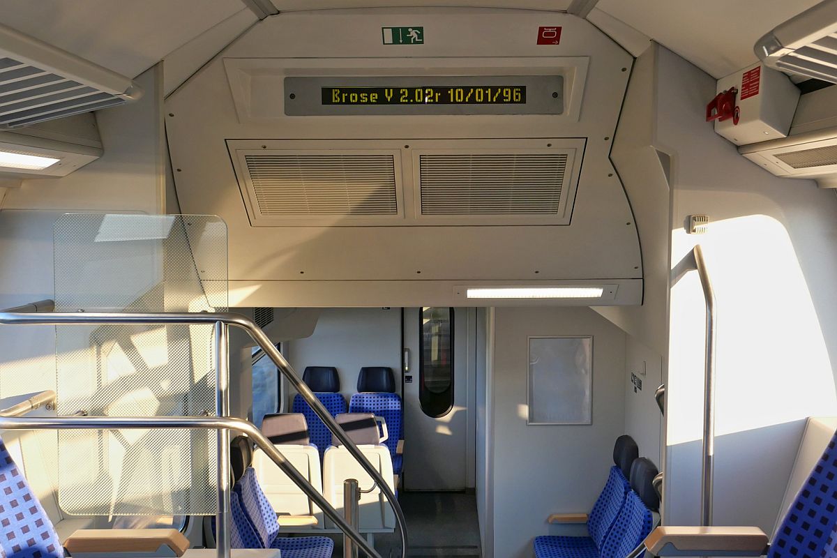 Die etwas andere Zugzielanzeige im IRE 3 / 4819, Ulm - Friedrichshafen Stadt, am 14.01.2022 zwischen Biberach (Riß) und Bad Schussenried
