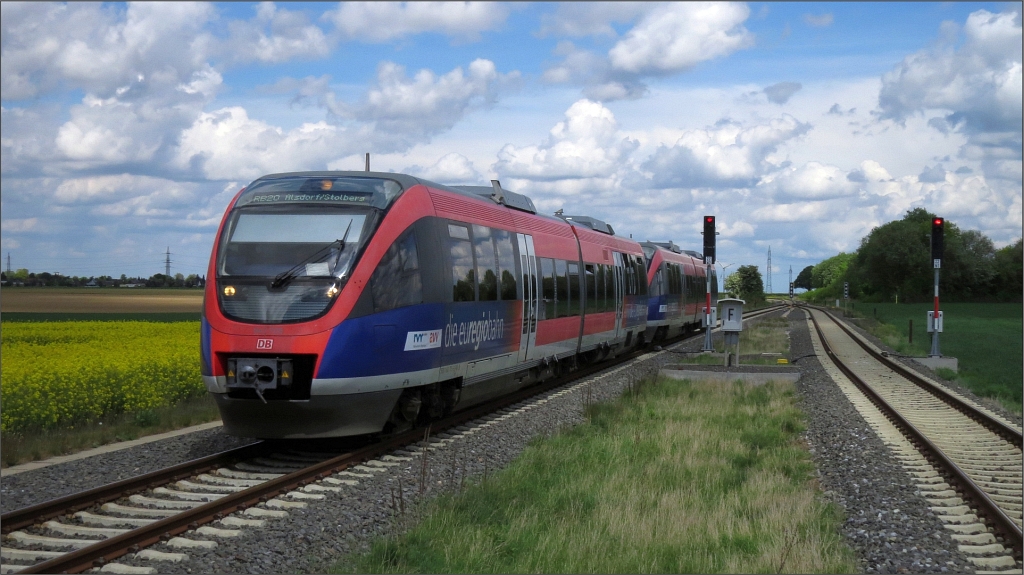 Die Euregiobahn (RB 20) trifft gerade in St. Jöris ein. In wenigen Augenblicken geht die Fahrt weiter nach Stolberg. Szenario vom Bahnsteig aus , 12.Mai 2017. 