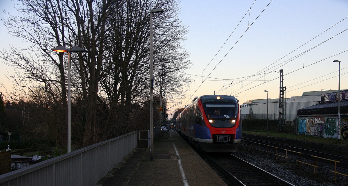 Die Euregiobahn (RB20) aus Heerlen(NL)-Stolberg-Hbf kommt die Kohlscheider-Rampe hoch aus Richtung Herzogenrath und hält in Kohlscheid und fährt in Richtung Richterich,Laurensberg,Aachen-West.
Am Morgen vom 5.1.2015.