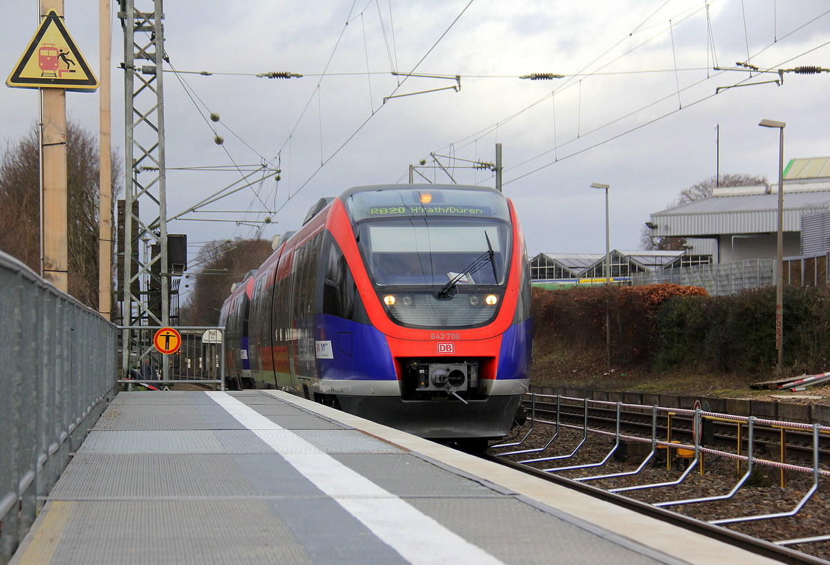Die Euregiobahn (RB20) kommt aus Stolberg-Rheinland-Hbf nach Stolberg-Altstadt,Düren und kamm die Kohlscheider-Rampe hoch aus Richtung Herzogenrath und hilt in Kohlscheid und fährt in Richtung Richterich,Laurensberg,Aachen-West,Aachen-Schanz,Aachen-Hbf. 
Aufgenommen von Bahnsteig 2 in Kohlscheid. 
Bei Sonne und Regenwolken am Nachmittag vom 9.2.2019.