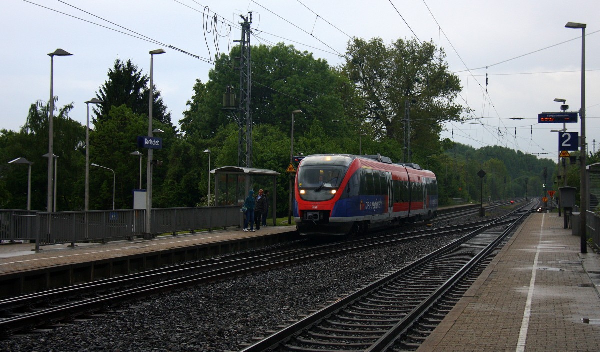 Die Euregiobahn (RB20) kommt aus Langerwehe-Stolberg-Altstadt nach Heerlen(NL) aus Richtung Aachen-West,Laurensberg,Richterich und hält in Kohlscheid und fährt in Richtung Herzogenrath.
bei Regenwolken am Abend vom 6.5.2014.