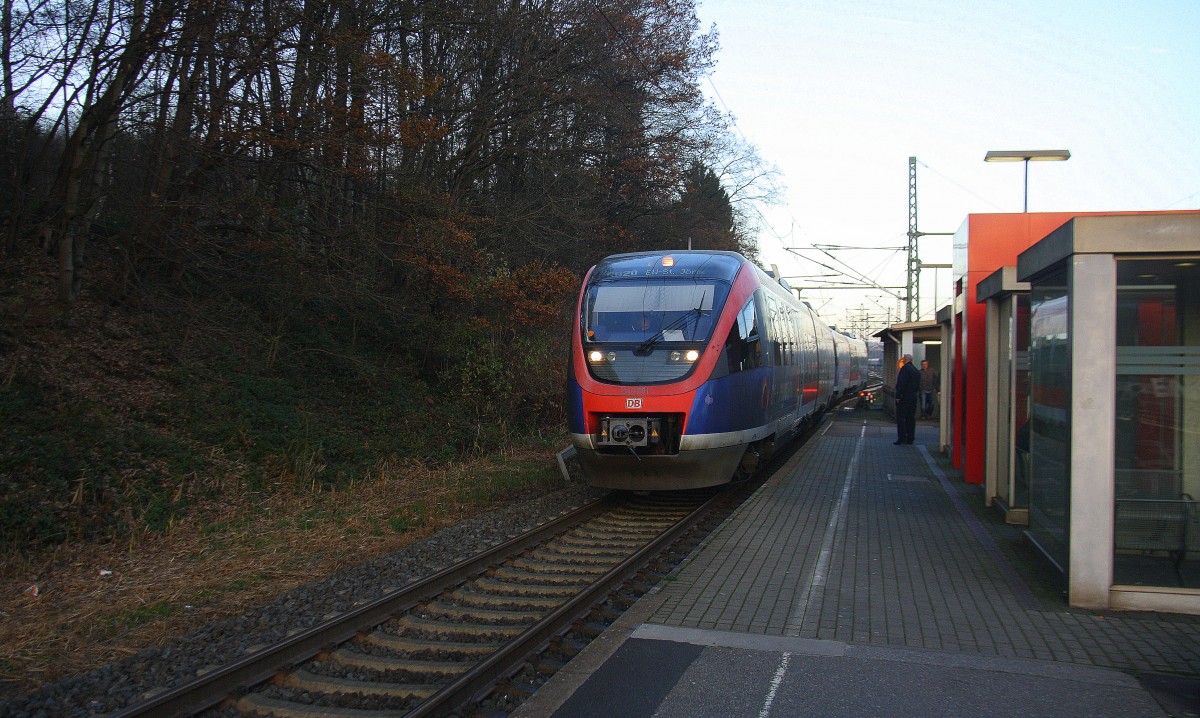 Die Euregiobahn (RB20) kommt aus Stolberg-Altstadt(Rheinland) nach Sankt.Jöris.
Aufgenommen in Stolberg-Hbf(Rheinland).
Bei schönem Herbstwetter am Nachmittag vom  22.11.2014.
