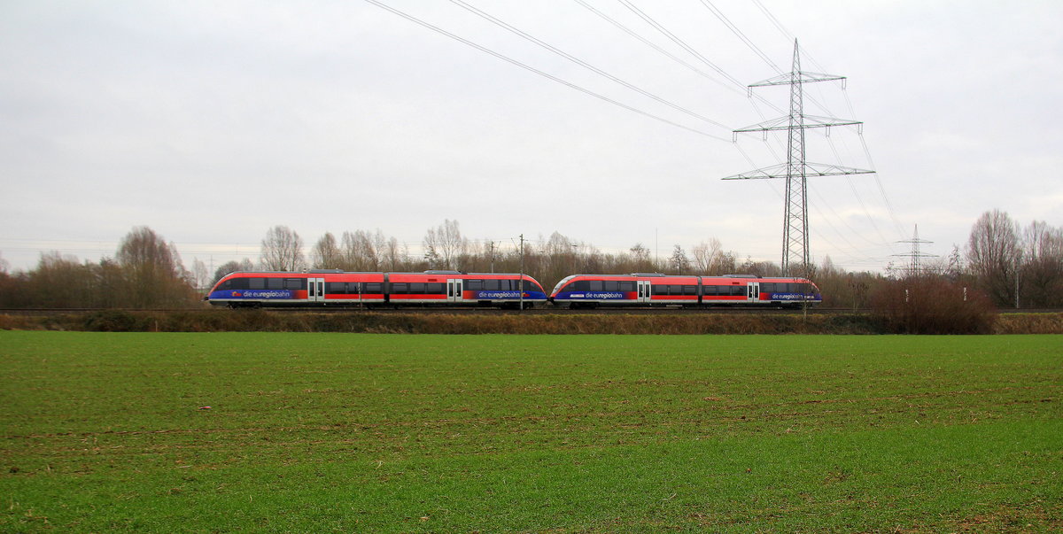 Die Euregiobahn RB20 Richtung Aachen unterwegs zwischen Kohlscheid und Richterich.
Aufgenommen von der Banker-Feld-Straße in Aachen-Richterich. 
Bei Regenwolken am Kalten Mittag vom 29.12.2018.