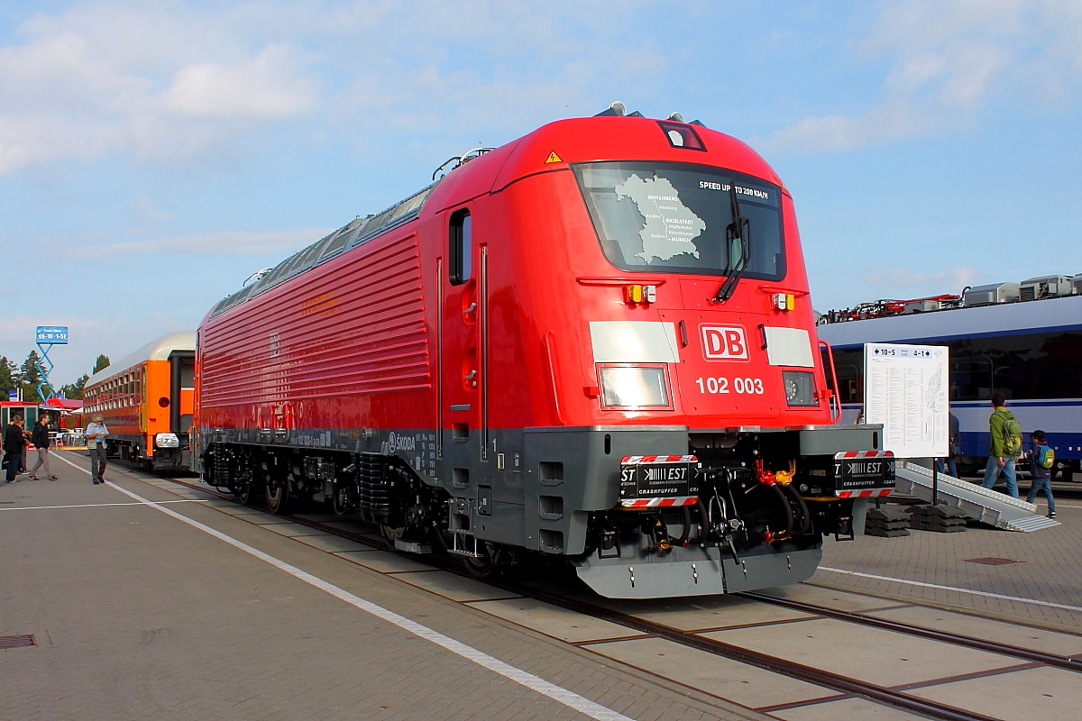 Die Fa. Skoda Transportation präsentiert am 24.09.2016 auf der InnoTrans in Berlin die Ellok Emil Zatopek (D-DB 91 80 6 102 003-1) für die DB AG.
