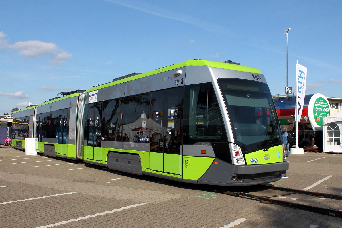 Die Fa. Solaris präsentiert am 24.09.2016 auf der InnoTrans in Berlin die Niederflurstraßenbahn Tramino 3013 Straßenbahn Olsztyn.