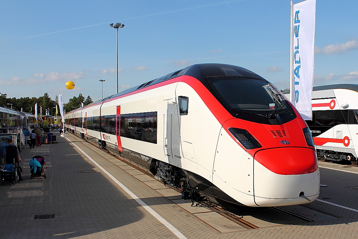 Die Fa. Stadler präsentiert am 24.09.2016 auf der InnoTrans in Berlin den elektrischen Hochgeschwindigkeitszug EC 250.
Sie haben eine Antriebsleistung von 6000 kW und eine max. Geschwindigkeit von 250 km/h.
Sie sollen in Deutschland, der Schweiz, Österreich und in Italien zum Einsatz kommen.
