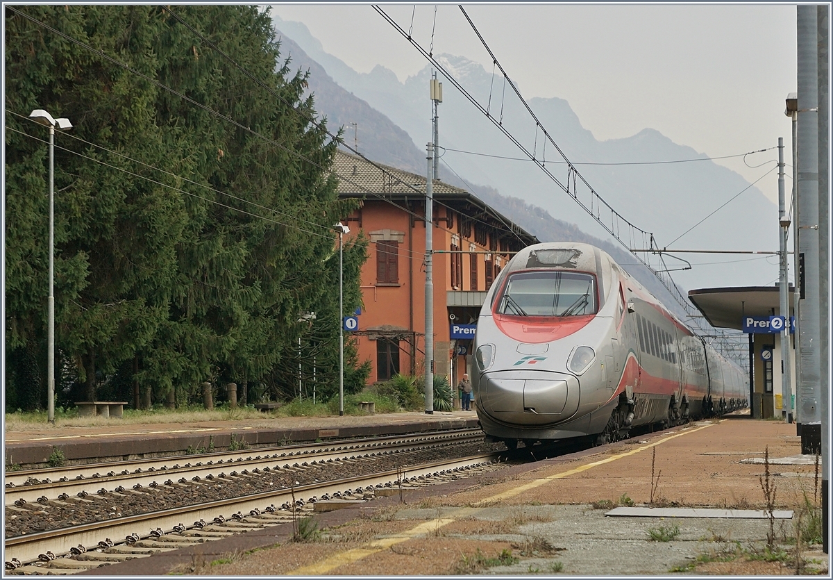 Die Fahrt mit den beiden Trenord ETR 425 bot als besonders geschätzter Service einen Fotohalt in Premosello-Chiovenda, welcher mir erlaubte, den Trenitalia ETR 610 als EC 34 nach Genève bei der Durchfahrt zu fotografieren.
29. Nov. 2018