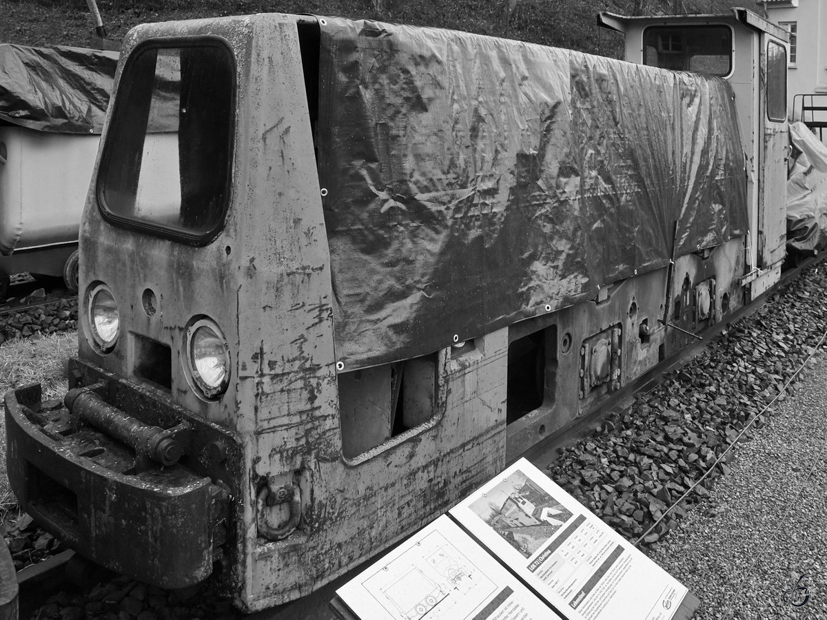 
Die Feldbahnlokomotive 2992 im Gruben- und Feldbahnmuseum Zeche Theresia. (Witten, April 2018)